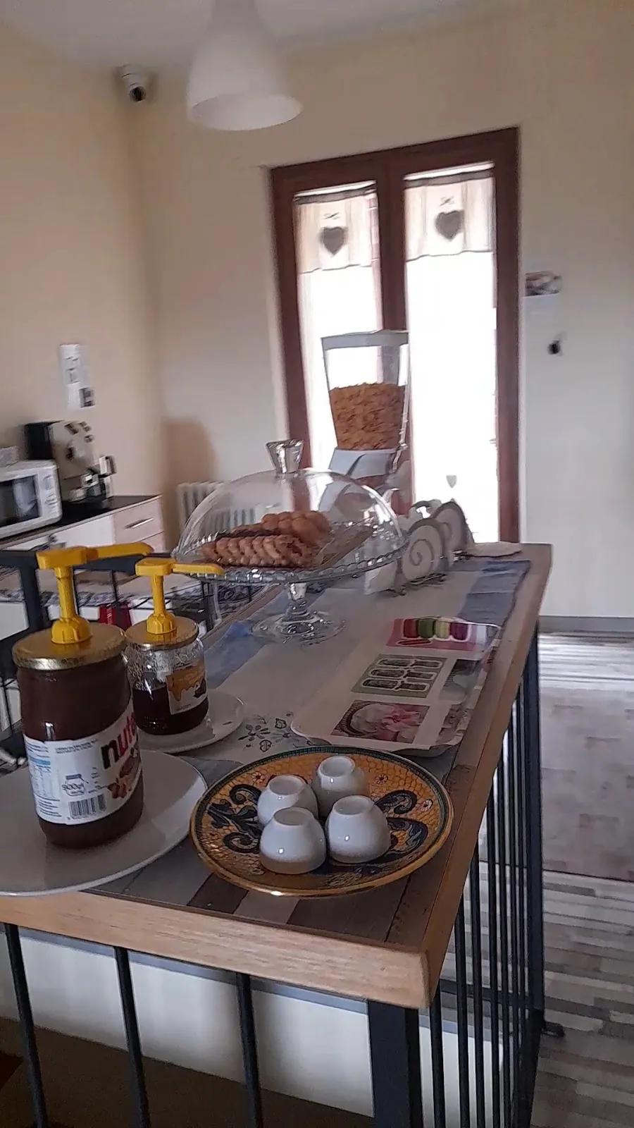 Il tavolo apparecchiato per la colazione